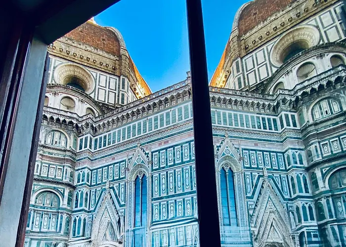La Mandorla s In Piazza Del Duomo